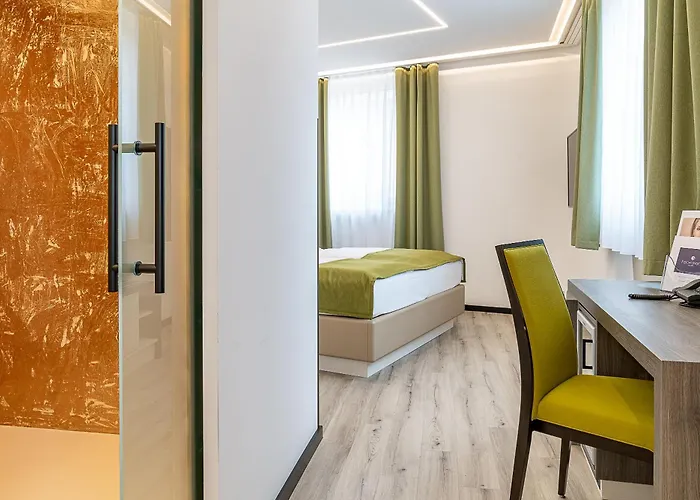 Chrizz Отель Грац